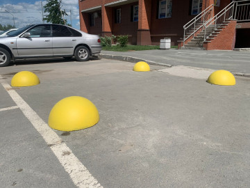 Сегодня были установлены полусферы около дома Романтиков 2