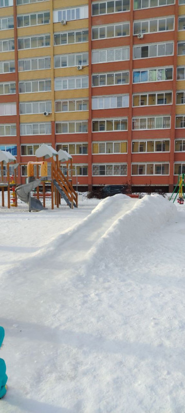 Залили ледяные горки