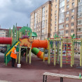 Помыли конструкции на детских площадках